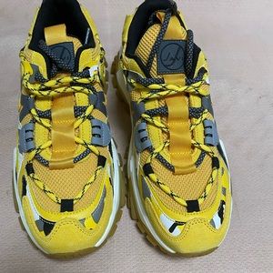 Yellow & black sneakers unisex